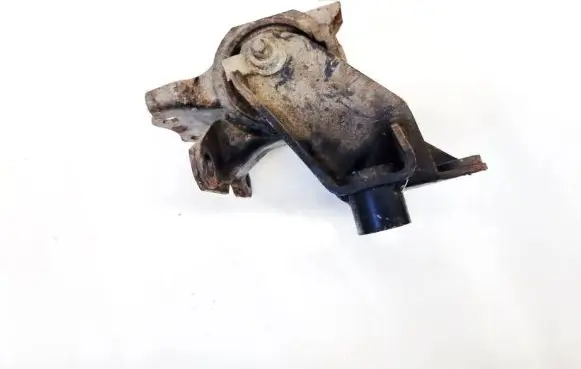 Mazda 6 Engine mount bracket