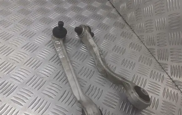 Volkswagen PASSAT B5.5 Front control arm 8D0407505H