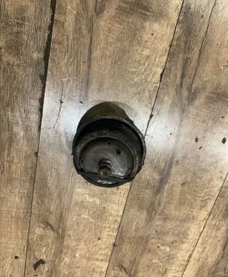Engine mount bracket