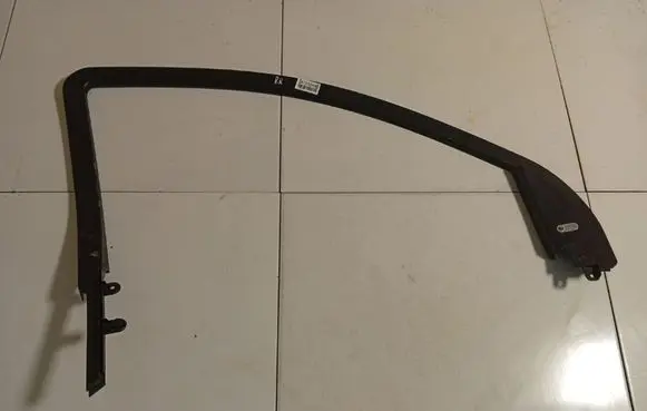 Dodge Journey Front door glass trim molding 100010052ELH