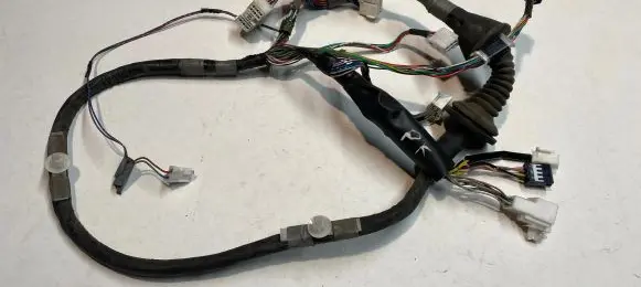 Lexus IS 200-300 Front door wiring loom 8215253120