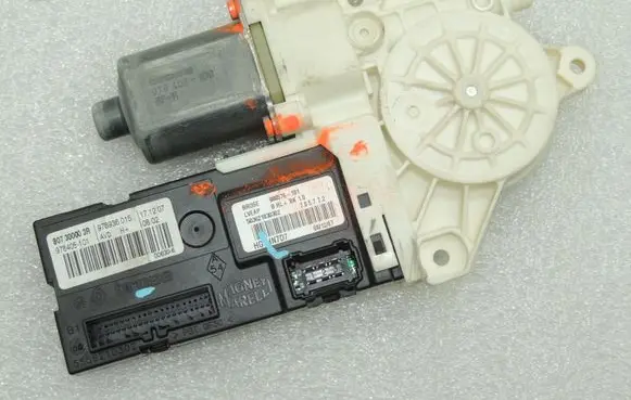 Renault Laguna III Front door window regulator motor 807300003R