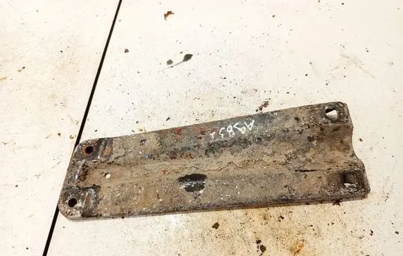 Mercedes-Benz ML W164 Engine mounting bracket