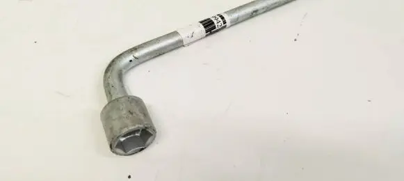 Subaru Forester SH Wheel nut wrench 