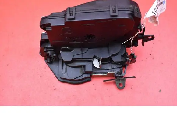 BMW X3 E83 Rear door lock 4389476