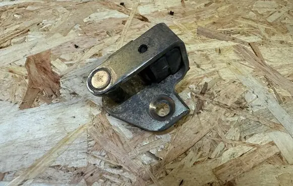 Ford Focus Front door lock loop/hook striker 96BGF21982AJ