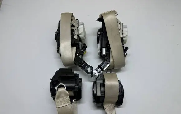 BMW 7 G11 G12 Front seatbelt 7402424 06302