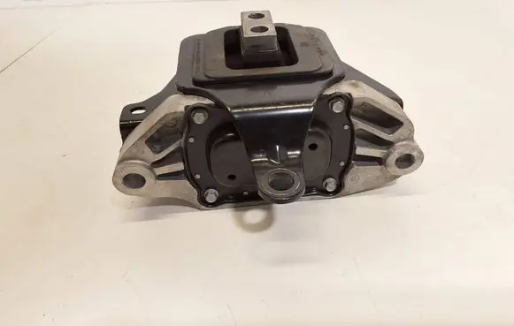 Hyundai Tucson TL Engine mount bracket 21830D3100