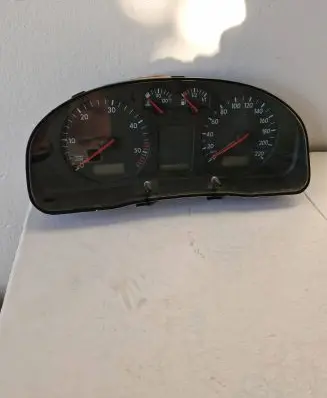 Volkswagen PASSAT B5 Speedometer (instrument cluster) 3j0919861