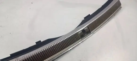 Trunk/boot sill cover protection