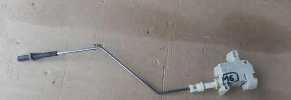 Volkswagen PASSAT CC Fuel tank cap lock