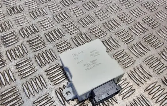 Toyota Avensis T250 Window wiper relay 8594005040