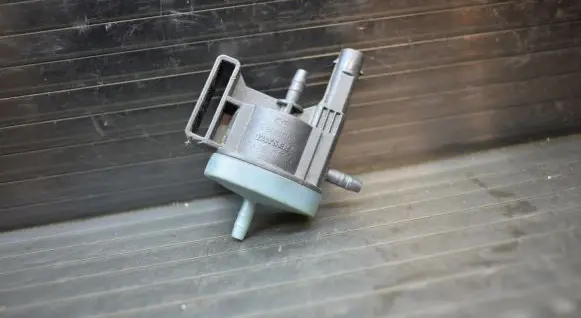 Vacuum valve