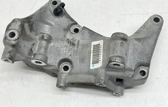 Volvo S90, V90 Generator/alternator bracket 31430704
