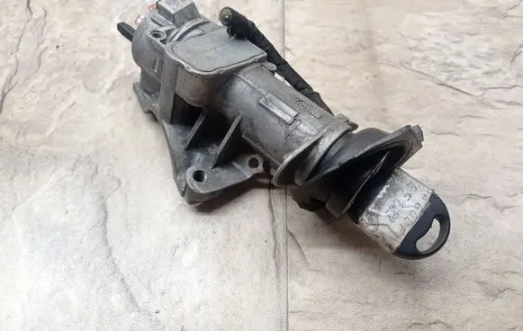 Volkswagen Golf IV Ignition lock 4B0905851C