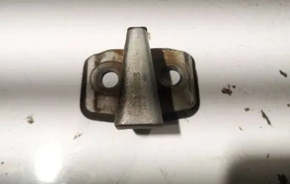 Audi A4 S4 B5 8D Front door lock loop/hook striker 