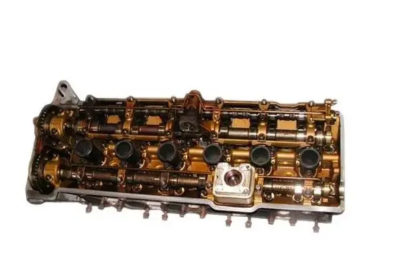 BMW 7 E65 E66 Engine head 7598763