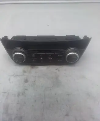 Toyota RAV 4 (XA40) Climate control unit 75f546