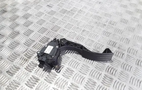 Renault Twingo III Accelerator throttle pedal 6PV00997823 A4532900800