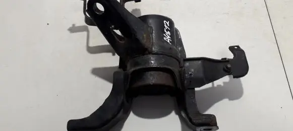 Toyota Auris 150 Engine mount bracket