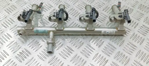 Volvo S60 Fuel main line pipe P31336652