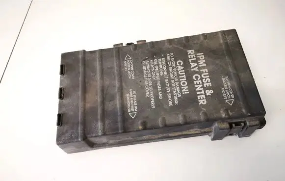 Dodge Caravan Fuse box cover 04869106ae