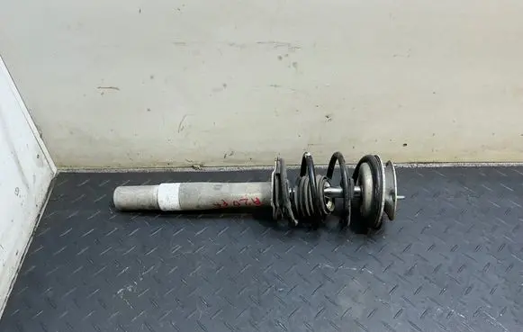 BMW 6 E63 E64 Front shock absorber with coil spring 6766772 E63V002B