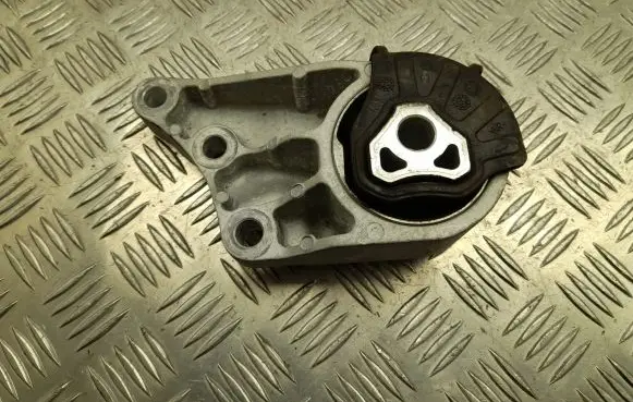 MG ZS Engine mount bracket P10884498