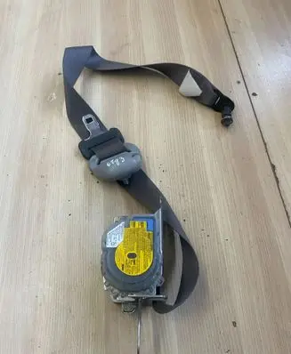 Toyota Hilux (AN10, AN20, AN30) Front seatbelt 7L8920P