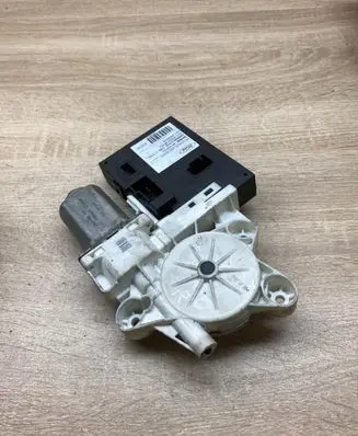 Ford Focus Front door window regulator motor 981406100 5WK11572E E521F