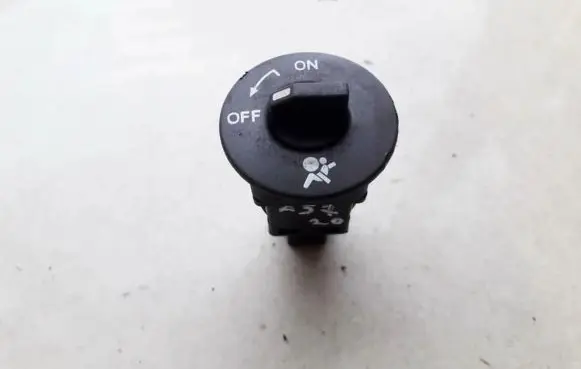 Passenger airbag on/off switch
