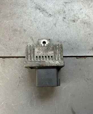 Volvo S40, V40 Glow plug pre-heat relay 7700115078