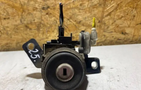 Mercedes-Benz A W168 Tailgate exterior lock A168740091