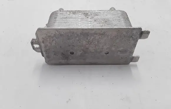 Volvo XC70 Oil filter mounting bracket
