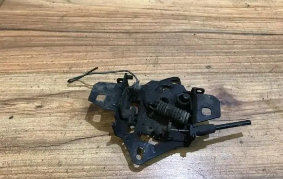Engine bonnet/hood lock/catch