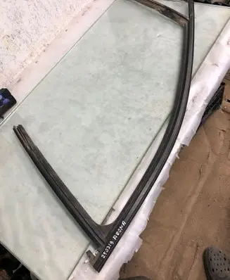 Seat Arona Rubber seal front door window/glass 