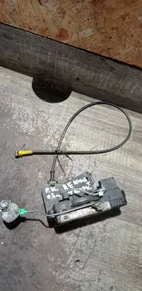 Renault Trafic II (X83) Front door lock 8200008246