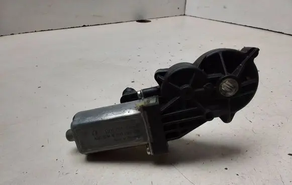 Mercedes-Benz E W211 Seat adjustment motor 0390203211
