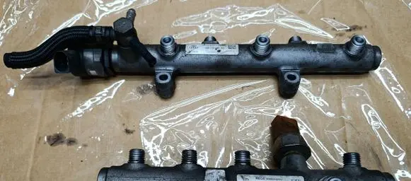Porsche Cayenne (9PA) Fuel injector supply line/pipe 