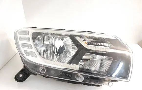 Dacia Sandero II Headlight/headlamp 260104945R 39045709 00075555