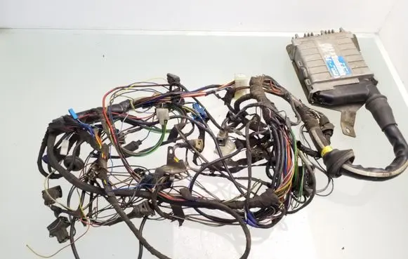 Volkswagen PASSAT B3 Engine control unit/module 8A0907404 0261200852
