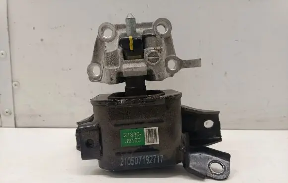 Hyundai Kona I Engine mount bracket 21830J9100