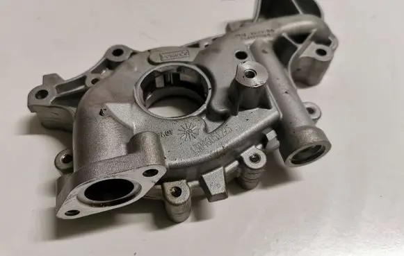 Ford Mustang V Oil pump 7T4E6621BA