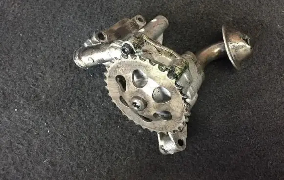 Volkswagen Golf IV Oil pump 06A115105D 02870956