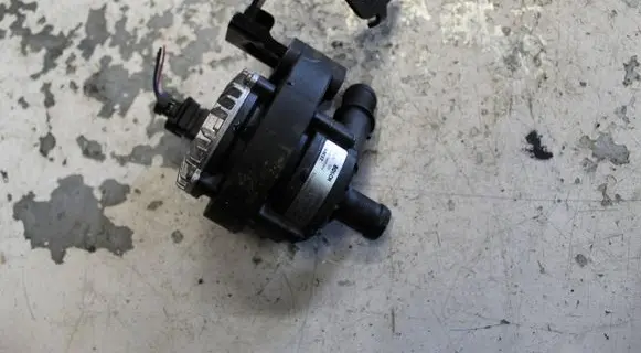 Renault Austral Water pump 210101470R