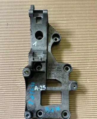 Skoda Octavia Mk2 (1Z) Generator/alternator bracket 06F903143E