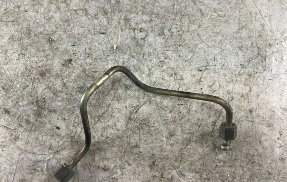 Volvo V70 Fuel injector supply line/pipe 