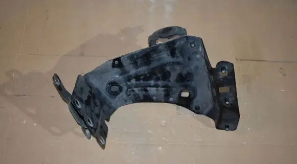 Porsche Cayenne (9Y0 9Y3) Fender mounting bracket
