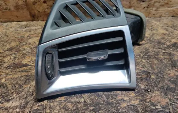 Cadillac SRX Dashboard side air vent grill/cover trim 15894308