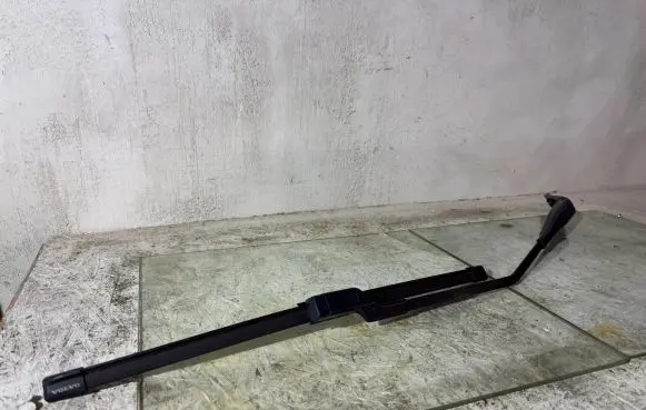 Volvo V40 Windshield/front glass wiper blade 31276060